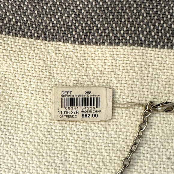 Macy’s - NWT - Large Druzy statement necklace amber like colour - Picture 4 of 5